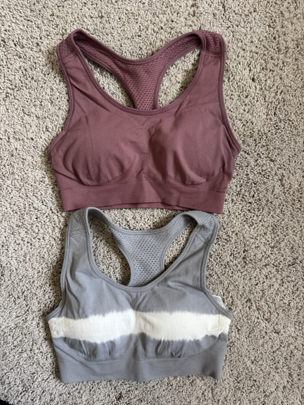 Old Navy Racerback Seamless Sports Bras - Mauve and Light Gray